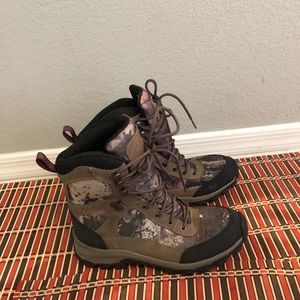 Cabela men hiking boots size 8